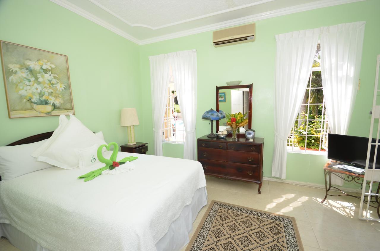 Summerhill Four Bedroom Villa มอนเทโกเบย์ ภายนอก รูปภาพ